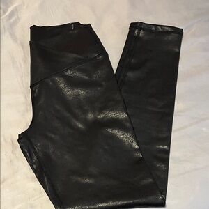 NWOT Aerie Black Textured Leggings